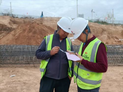 五一節日堅守一線的銅煤青年