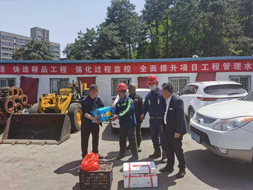 情系職工鼓干勁 走訪慰問暖人心