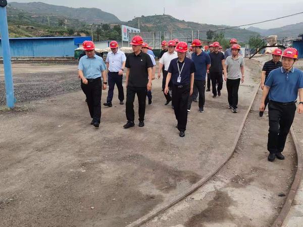 遼寧省煤監(jiān)局遼西分局蒞臨陜煤建設(shè)礦建二公司王峰項(xiàng)目部開展異地檢查督導(dǎo)工作