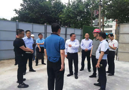 咸陽市副市長王靖蒞臨陜煤建設(shè)承建的咸陽城市停車場BOT項(xiàng)目調(diào)研指導(dǎo)