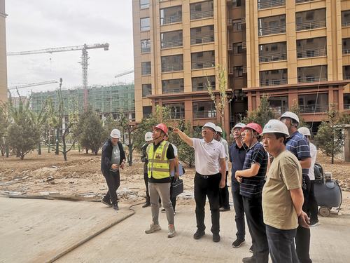 靖邊縣副縣長苗立群蒞臨金地華府項目進行調研