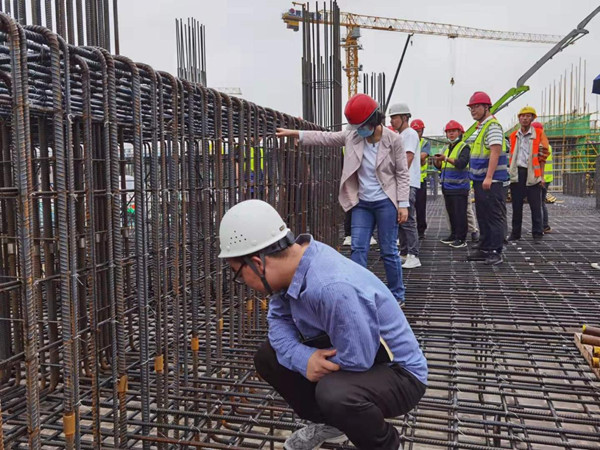 西咸新區(qū)灃西新城開發(fā)建設(shè)集團(tuán)蒞臨灃西新城第五學(xué)校項目檢查指導(dǎo)工作