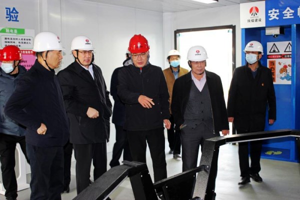 集團領導侯本英、司正林一行深入北斗星基項目檢查指導工作