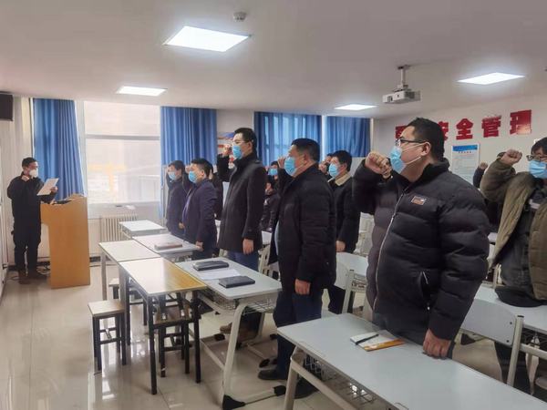 陜煤建設礦建二公司車村項目部：抗疫保產黨旗紅