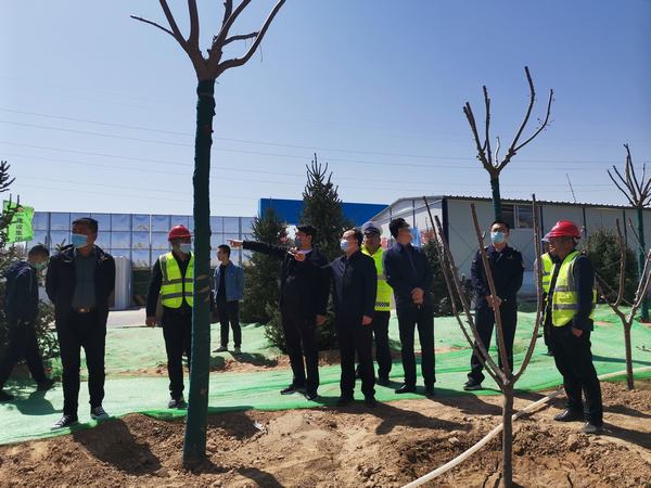 榆林市科創(chuàng)新城黨工委委員、管委會副主任劉政秀一行蒞臨科創(chuàng)新城同慧運動公園項目檢查指導工作