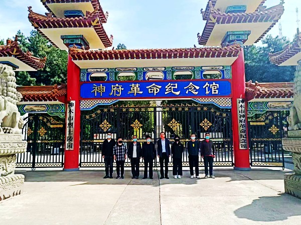 陜煤建設澄合分公司第十二項目部扎實開展“走進革命老區 汲取奮進力量”五四主題團日活動