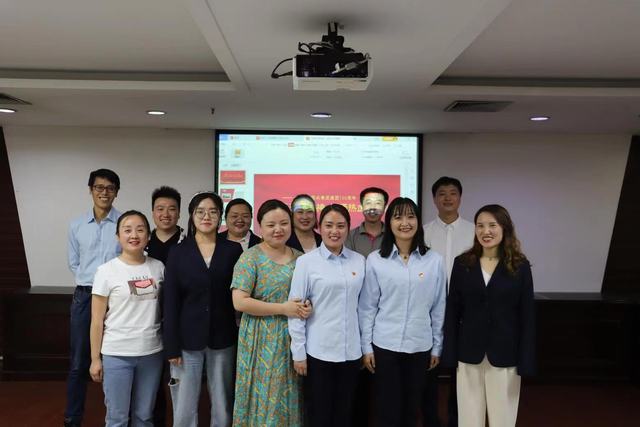 陜煤建設礦建二公司組織開展“迎五一 勞動贊歌”主題朗誦活動