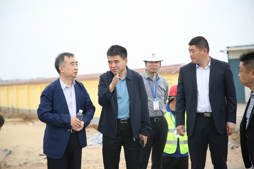 陜煤運銷集團黨委書記、董事長楊科生一行蒞臨榆陽煤炭物流園區(qū)項目檢查指導(dǎo)工作