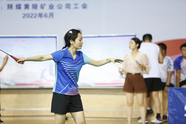 陜煤建設(shè)在“黃陵礦業(yè)杯”職工羽毛球比賽中獲取多項(xiàng)榮譽(yù)