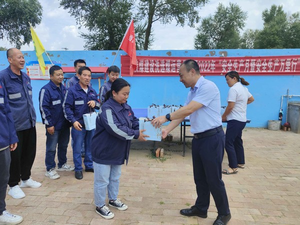 陜煤建設洗選煤運營公司工會持續開展夏季“送清涼”活動