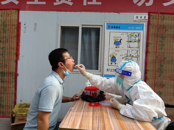 陜煤建設礦建二公司王峰項目部:高舉防疫旗 嚴把輸入關