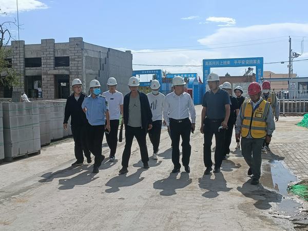 鄂托克旗旗委常委、政府副旗長許瑞峰一行蒞臨陜煤建設(shè)內(nèi)蒙古分公司第二項目部檢查指導工作