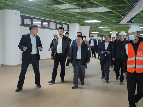 榆林城投集團黨委書記、董事長、總經(jīng)理郝君一行蒞臨北京師范大學榆林學校（幼兒園）項目檢查指導工作