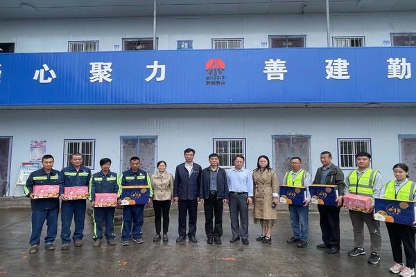 侯本英國慶假日慰問一線員工