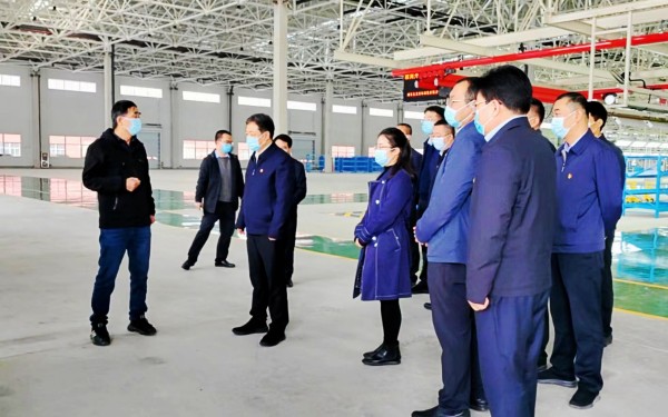 渭南市委書記樊維斌一行深入南京金龍純電動商用車建設項目進行視察