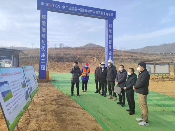 <strong>隴縣招商局局長張強一行到隴縣農光互補 發電項目檢查指導工作</strong>