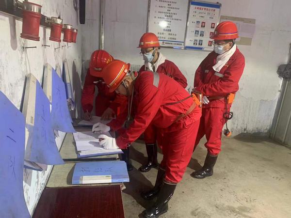 陜煤建設礦建二公司發揚“龍”“抬”“頭”式好作風