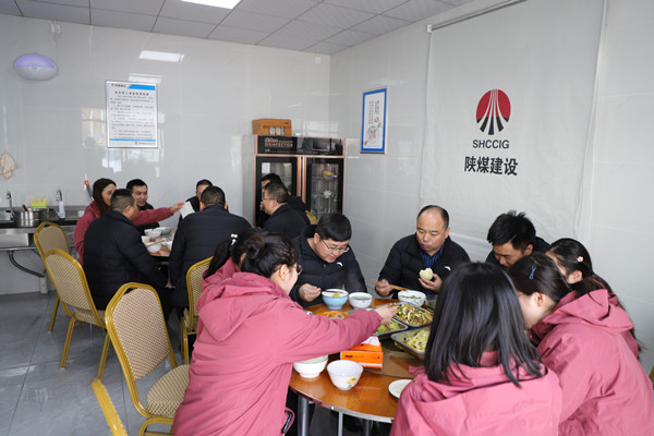 陜煤建設(shè)漢中分公司:精心打造職工食堂 提升職工幸福指數(shù)