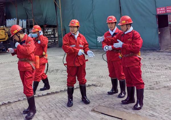 國(guó)家礦山安全監(jiān)察局陜西局李社副局長(zhǎng)蒞臨韓城礦業(yè)王峰煤礦檢查指導(dǎo)工作