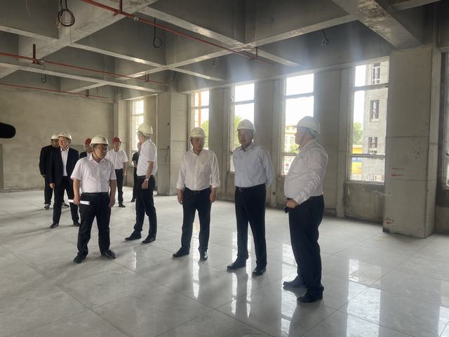 陜西陜煤韓城礦業(yè)有限公司黨委書記、董事長(zhǎng)張維新蒞臨陜煤建設(shè)韓城分公司下峪口煤礦調(diào)度指揮綜合辦公樓工程檢查指導(dǎo)工作