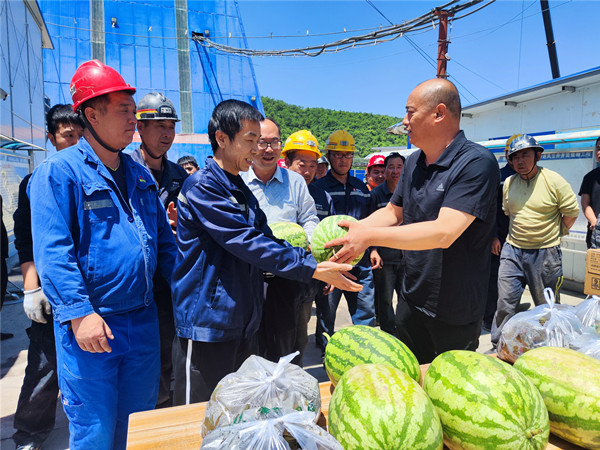 盛夏送清涼，致敬高溫下堅守的陜煤建設(shè)者