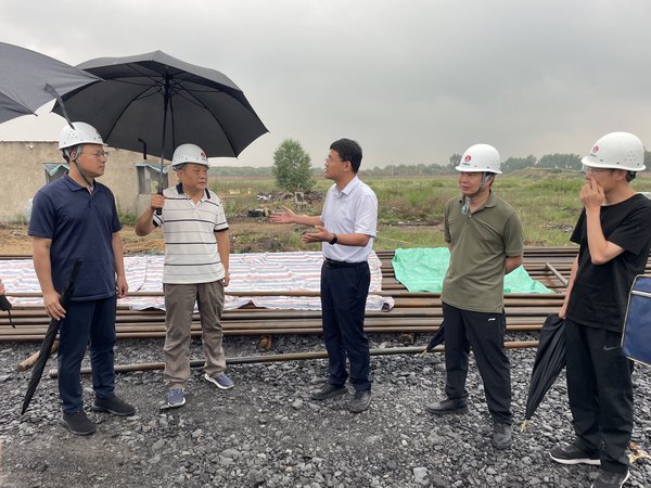 西安鐵路監(jiān)管局、陜西省交通廳檢查組一行蒞臨靖神鐵路孟紅聯(lián)絡線王則灣大橋調(diào)研指導工作