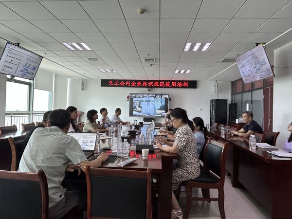 陜煤建設(shè)天工公司：“送教上門”規(guī)范項(xiàng)目企業(yè)標(biāo)識工作