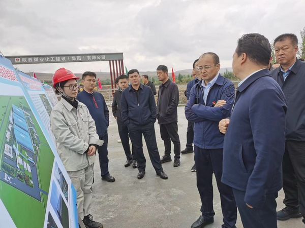 伊寧市委副書記何立榮一行蒞臨陜煤建設(shè)天工公司承建的伊寧市煤炭儲(chǔ)運(yùn)中心基地建設(shè)項(xiàng)目檢查指導(dǎo)工作