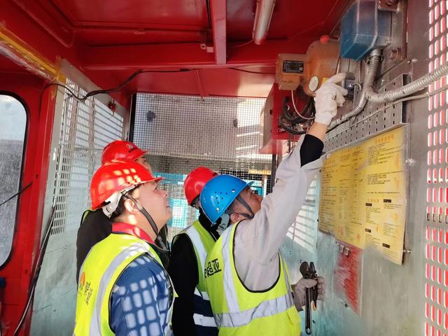 陜煤建設(shè)韓城分公司土建二項(xiàng)目部從“點(diǎn)線面”全面發(fā)力，推動(dòng)“百日安全”走深走實(shí)