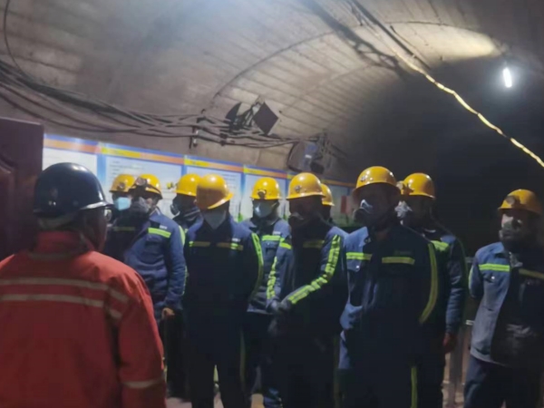 陜煤建設機電安裝公司提前1天完成罐籠防墜裝置安裝工程