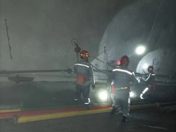 陜煤建設機電安裝公司沙梁煤礦斜井管路延伸工程如火如荼