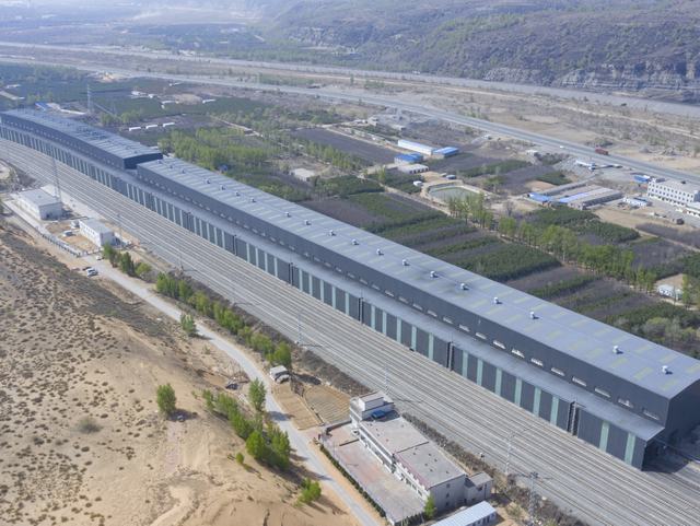 陜煤建設韓城分公司土建十六項目部承建的府谷縣郭家灣集運站儲煤棚EPC項目順利通過竣工綜合驗收