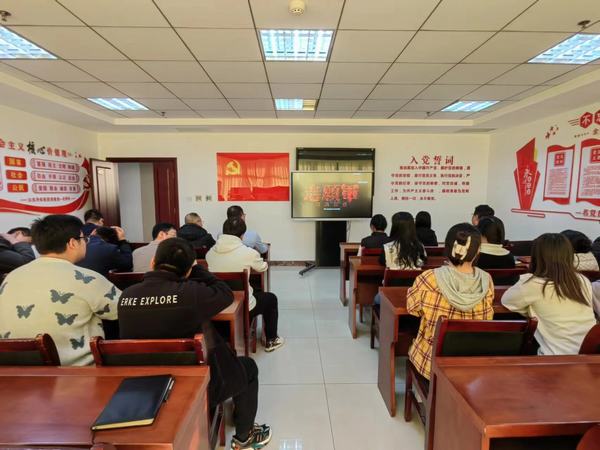 陜煤建設煤礦運營服務分公司:組織觀看紅色影片《志愿軍:雄兵出擊》 汲取奮進力量