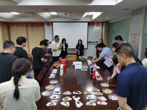 陜煤建設路橋分公司情系端午，放“粽”一下