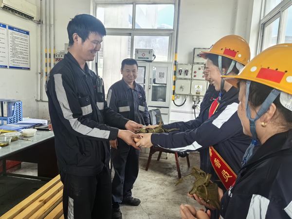 陜煤建設洗選煤運營公司神渭蒲城運營項目部：當端午節遇上安全月  職工“粽”享安全