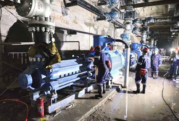 陜煤建設(shè)機電安裝公司井下主排水泵房及井下主變電所聯(lián)合成功試運轉(zhuǎn)