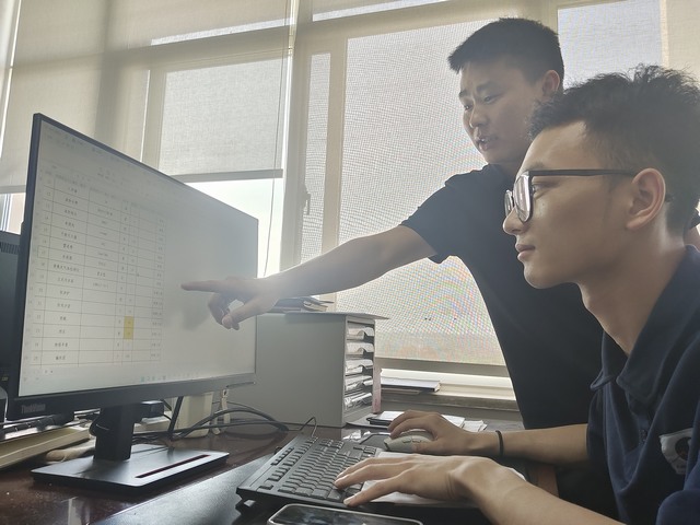 陜煤建設洗選煤運營公司神渭蒲城運營項目部：當“師帶徒”遇上“教師節”  師父，我想對您說