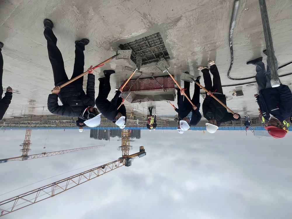 喜報(bào)!陜煤建設(shè)榆林公司承建的遷建榆林市第八中學(xué)項(xiàng)目N1標(biāo)段綜合樓主體喜迎封頂