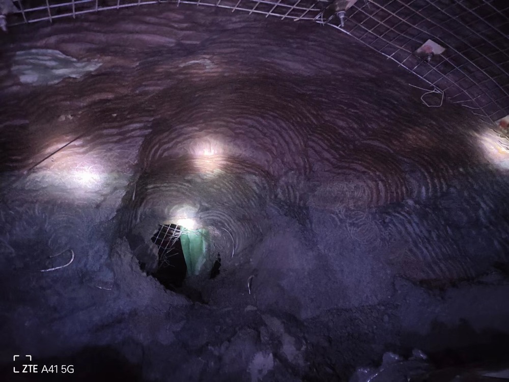 陜煤建設礦建二公司郭家灘項目部主副斜井聯絡巷順利貫通