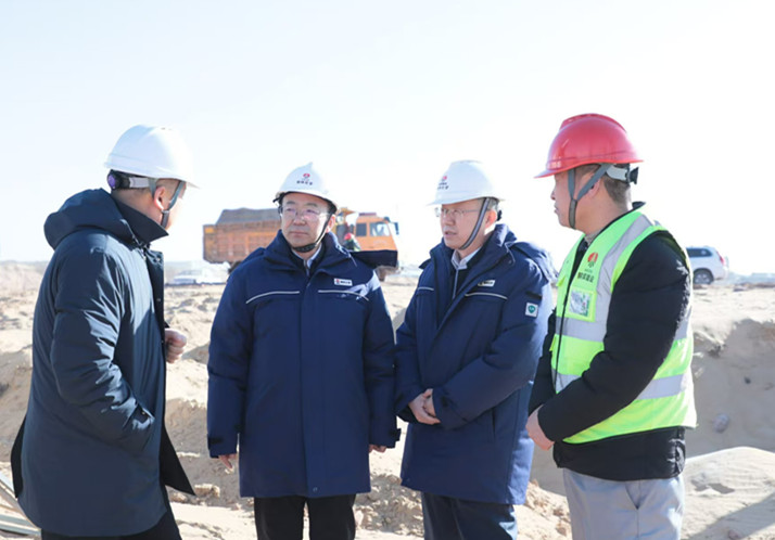 陜煤集團(tuán)副總經(jīng)理杜平一行到榆林化學(xué)二期項(xiàng)目開展四季度安全生產(chǎn)大檢查