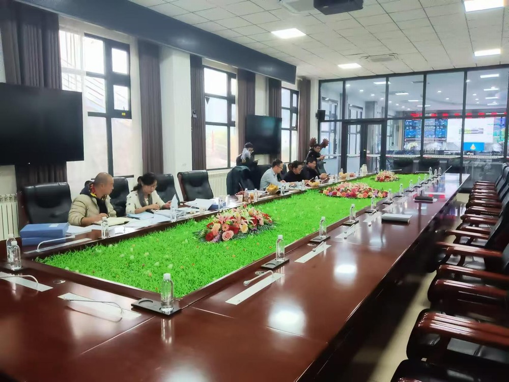 陜煤建設天工公司承建的雙龍煤礦井下西二三條大巷管路延伸工程順利通過驗收