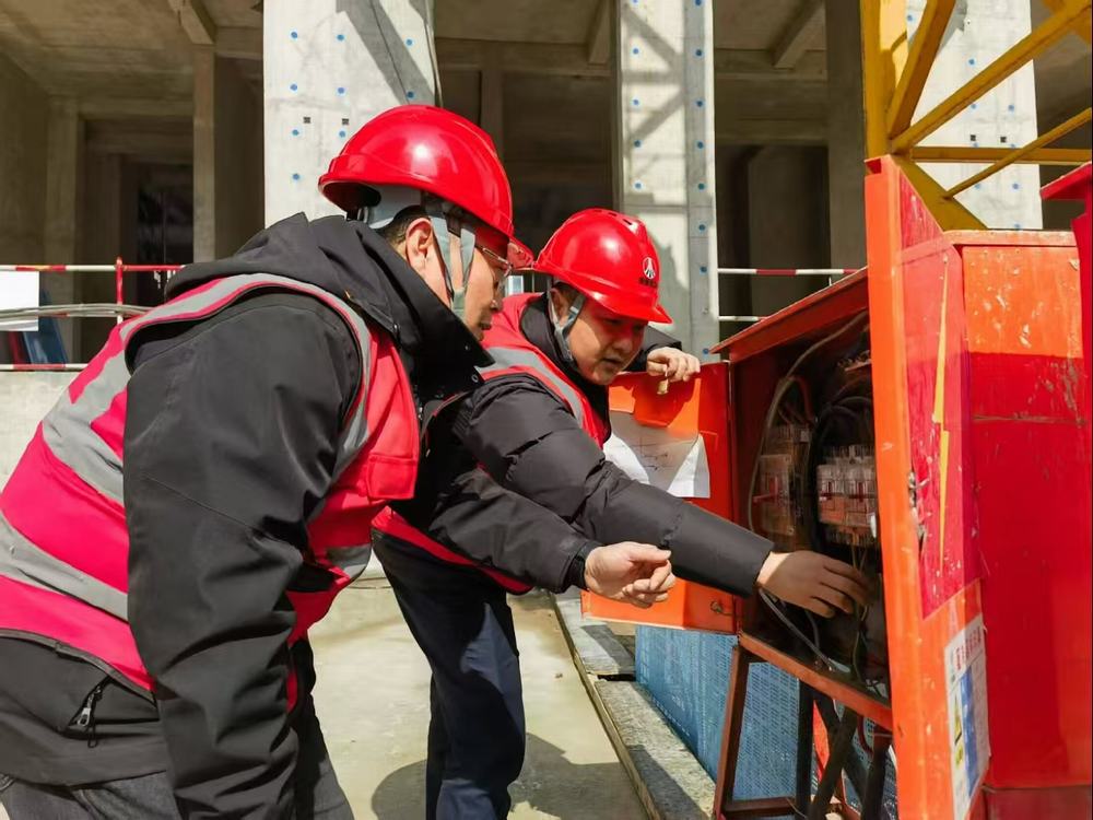 陜煤建設(shè)榆林公司榆溪圣境項(xiàng)目部：黨旗飄揚(yáng)筑防線 先鋒護(hù)航保復(fù)工