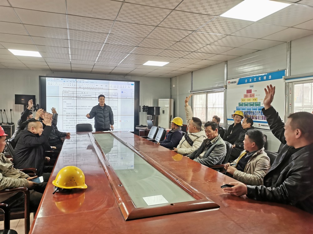 陜煤建設(shè)韓城分公司土建十一項(xiàng)目部：“花樣”班前會(huì)，彈好安全“前奏曲”