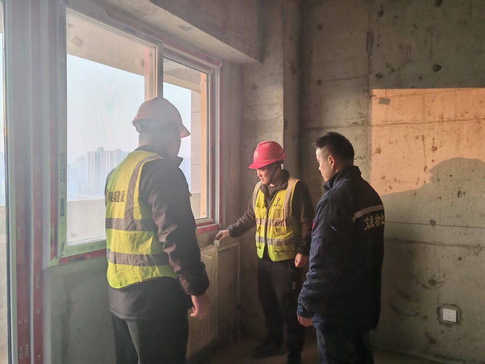 陜煤建設(shè)銅煤公司第十五項(xiàng)目部: 暖心護(hù)航采暖季?優(yōu)質(zhì)服務(wù)顯擔(dān)當(dāng)