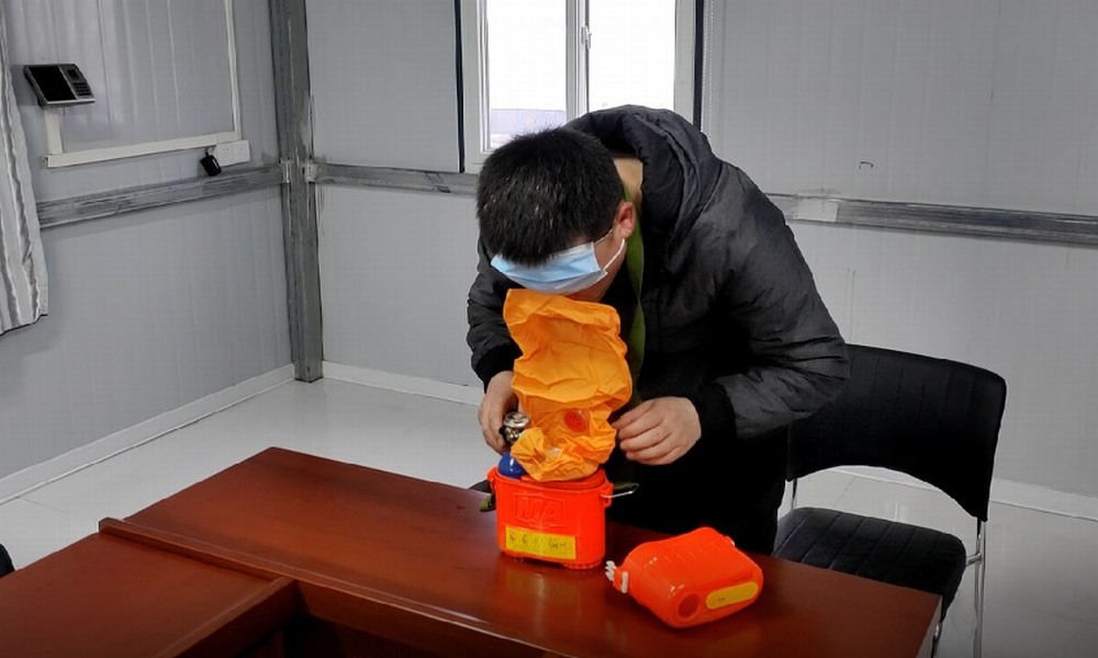 安全為基  扣緊“第一?？圩印?></div>
                                <div   id=