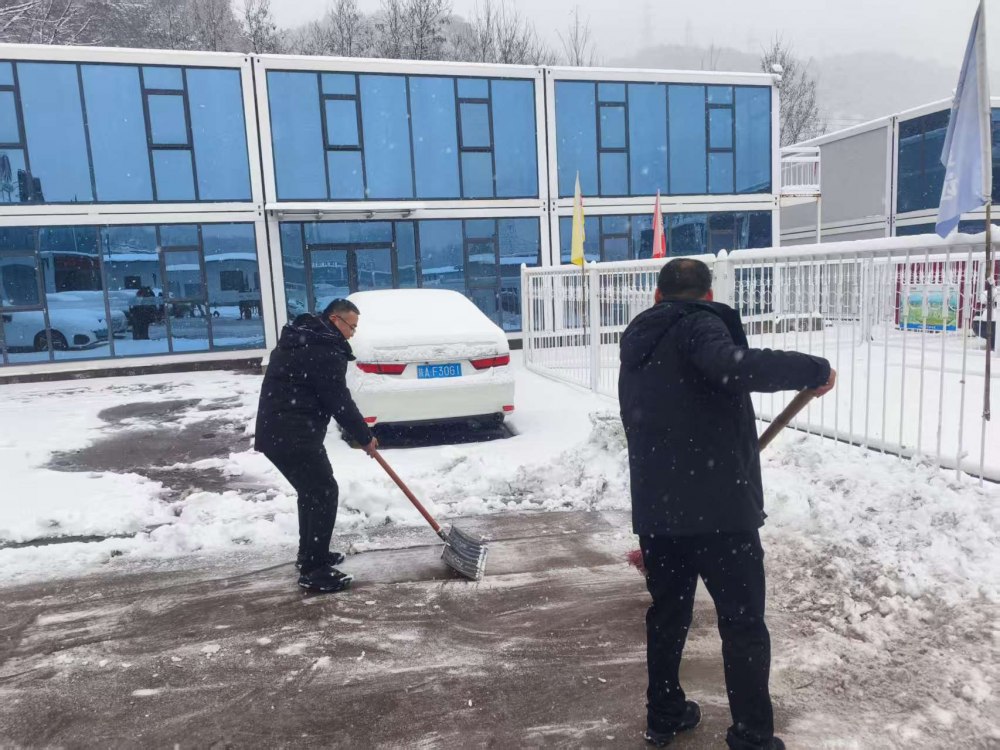 陜煤建設天工公司：浴“雪”奮戰護平安 鐵軍擔當暖寒冬