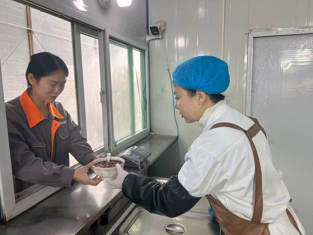 陜煤建設礦建二公司:粥香暖一線 情滿礦建人