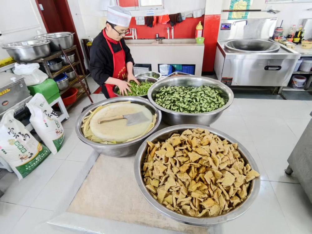 陜煤建設煤礦運營服務分公司:春節臨近樹新風 勤儉節約護“舌尖文明”