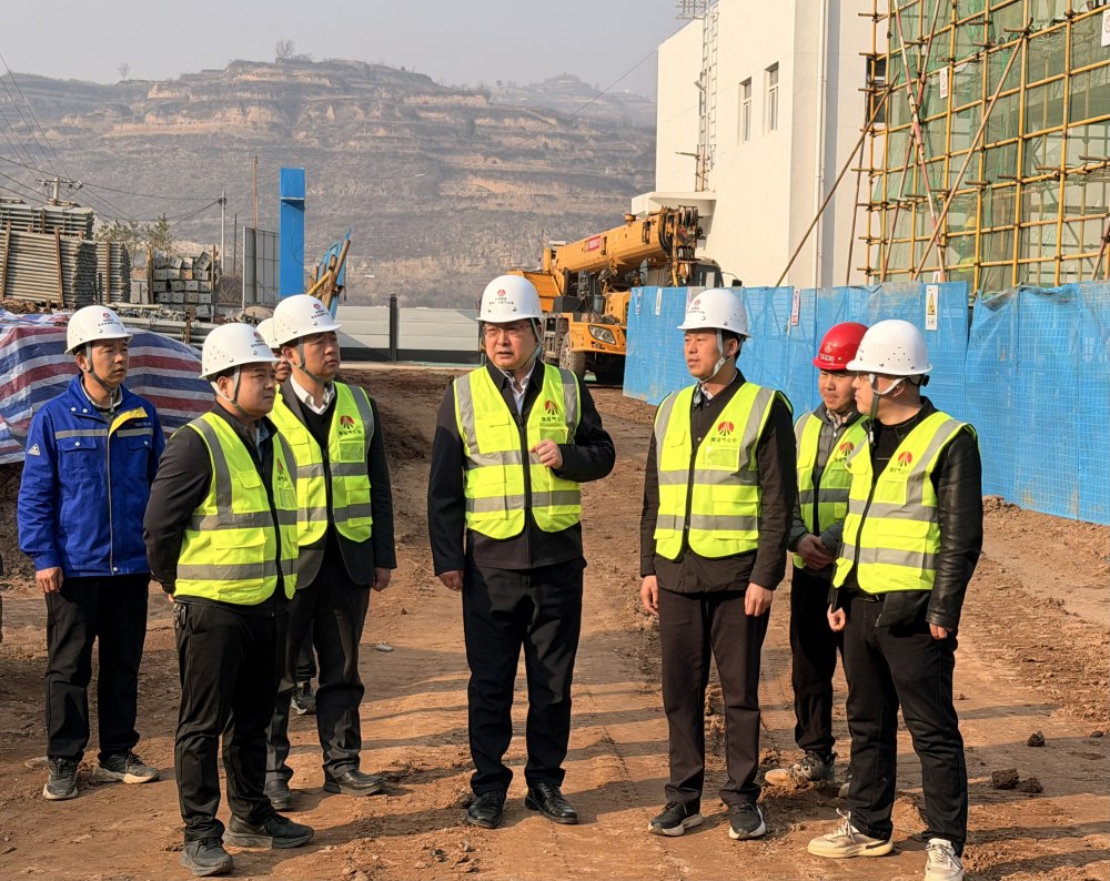 陜西省煤層氣公司黨委委員、紀委書記董巨國一行深入天工公司基層項目檢查指導
